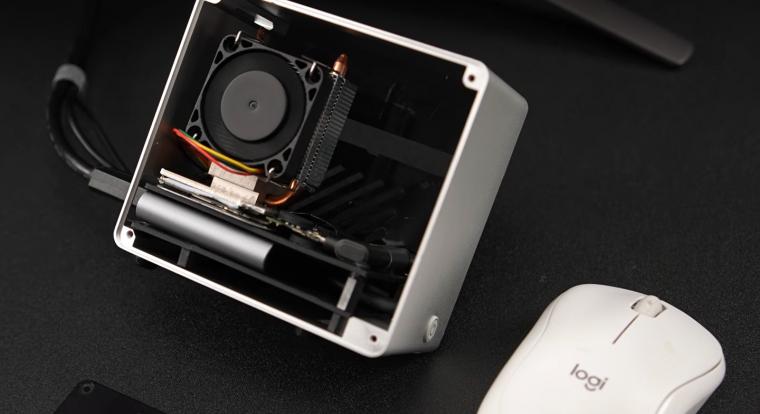 Így lett 30 ezer forintos mini-PC egy törött mobilból