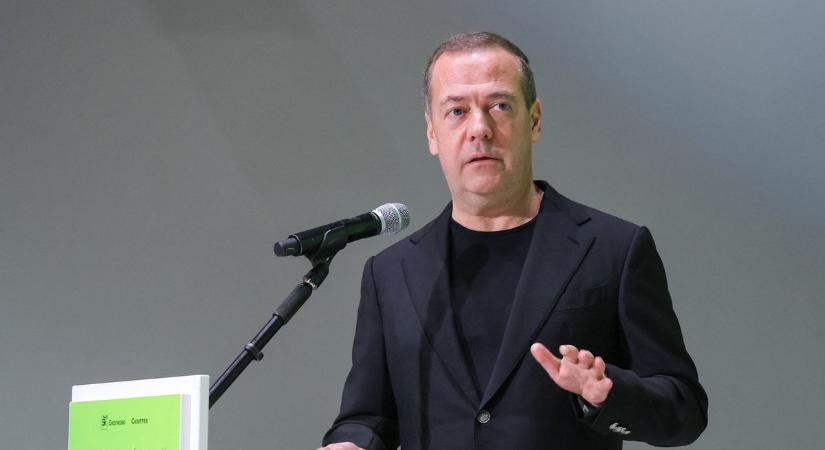 Összerezzentek a britek és a franciák: Medvegyev atomcsapást helyezett kilátásba, ha ez megtörténik