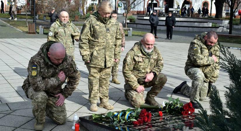 Közös imával és főhajtással emlékeztek Beregszászban a háború áldozataira