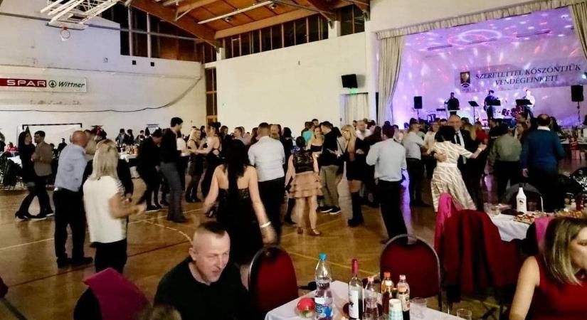 Idén is nagy sikert aratott a Móri SE sportbálja – videó