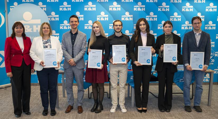 Diákokat díjazott a K&H