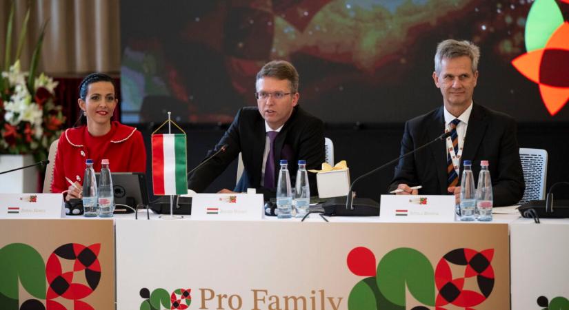 Rétvári Bence: Magyarországnak ki kell maradnia a háborúból