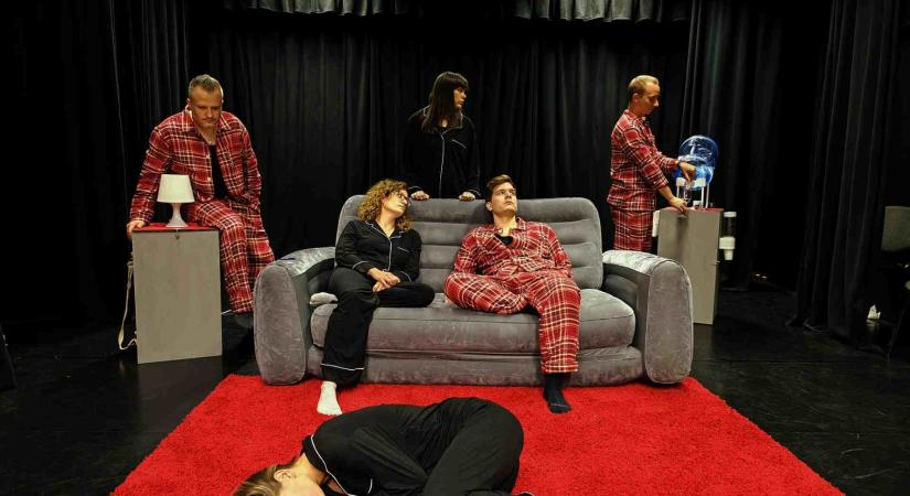 A MÉLYPONT NAGYKÖVETEI Legalja / RÉV Színház