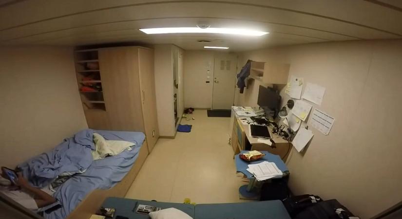 Ez történik a személyzeti kabinban, miközben a hajó alatt nagyon vadul hullámzik a tenger