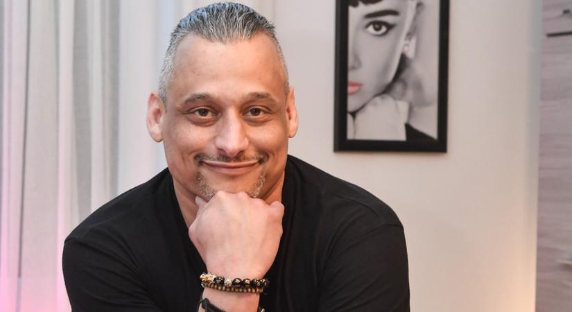 Bekapcsolva maradt Bebe mikrofonja: káromkodott A Dal élő adásában