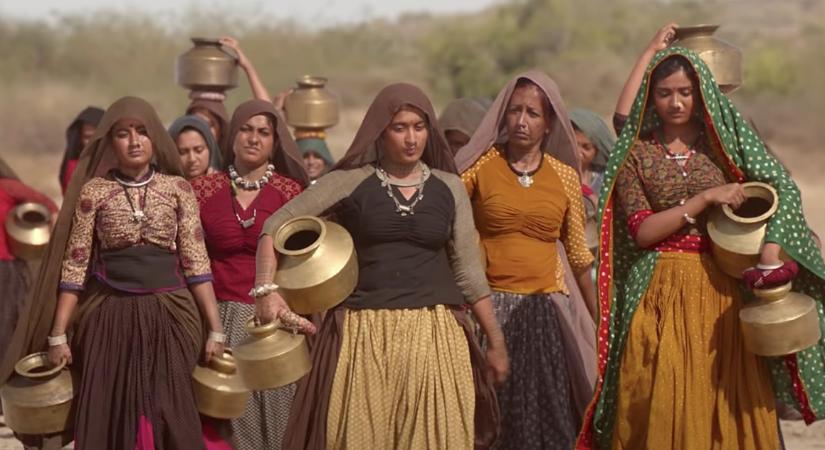 Most indiai táncosnőket kaphatsz ingyen