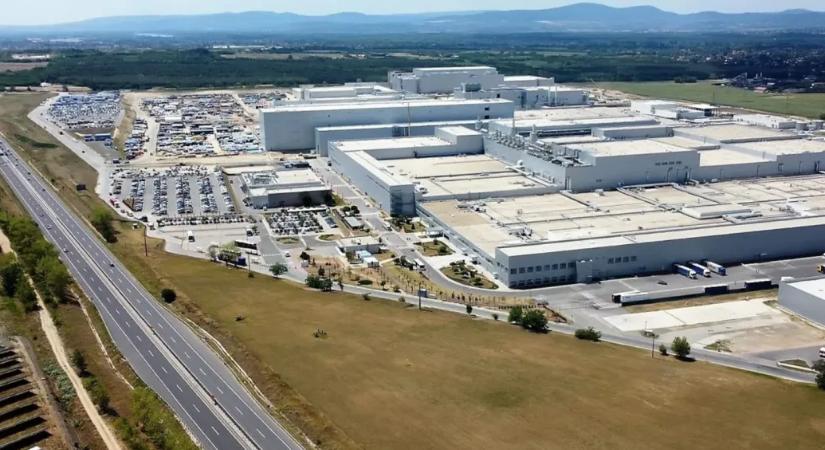 Mérgező örökvegyületeket onthatnak magukból a dunai gyárak, nem tudni, hogy az ivóvízbe is kerül-e belőlük