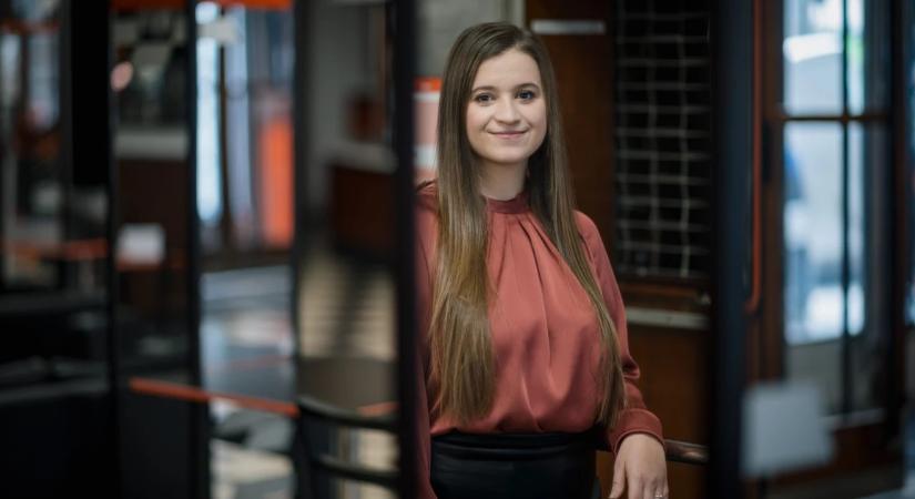 Erőt kovácsolt abból is, hogy elvesztették az otthonukat. Ma 31 évesen ő az IKEA legmagasabb nemzetközi pozícióban lévő magyar vezetője