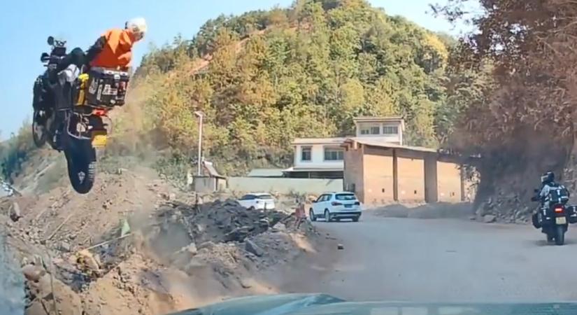 Valósággá vált a rémálom egy kínai hegyi úton
