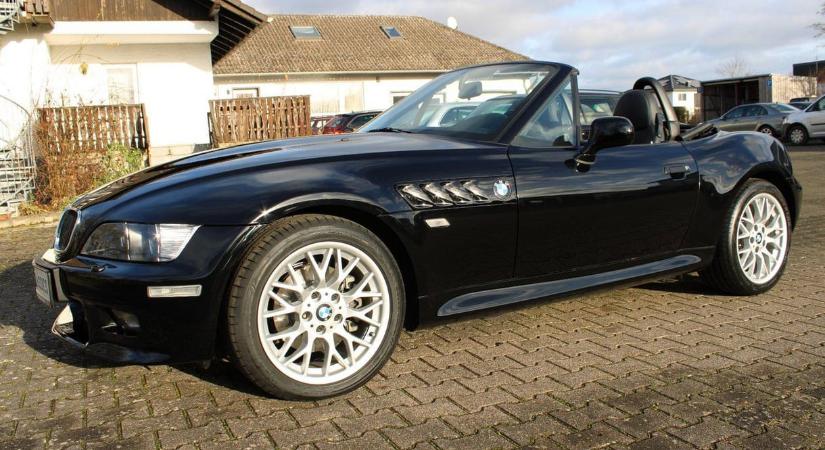 Szinte vadonatúj ez a 24 éves 6 hengeres BMW Z3