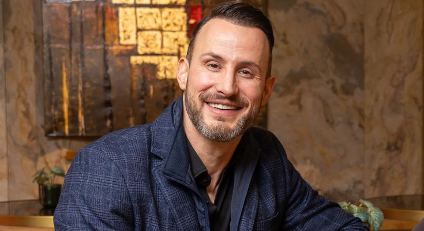 „Ismerek olyan véleményformálót, akit azért tettek ki egy kampányból, mert egy videóban a miniszterelnök úr mellett állt” – interjú Szabó András Csutival