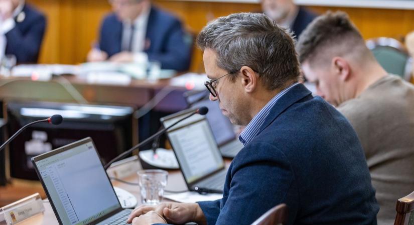 Világklasszis sportegyesületektől vette volna el a támogatást a képviselő