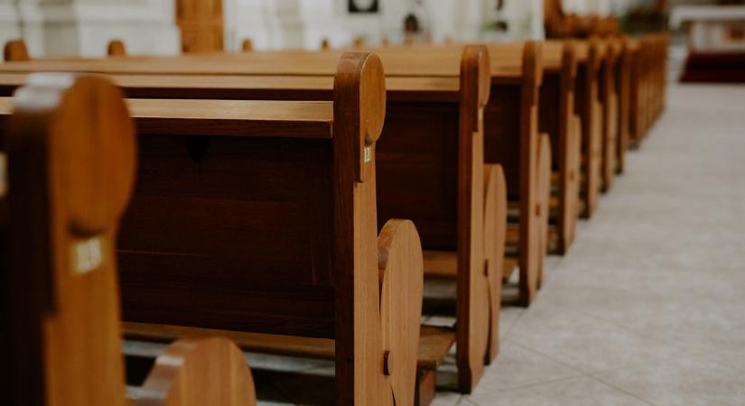 Tíz évre eltiltották a zuglói plébánost, Pajor Andrást a papi feladatok gyakorlásától