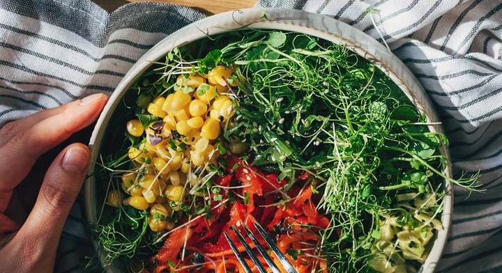 Így nevelj mikrozöldeket és csírákat otthon: mindig lesz friss salátád