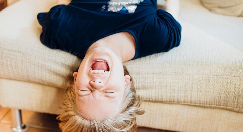 Sikít, üt, földhöz veri magát? Ezt tedd, ha dührohama van a gyerekednek