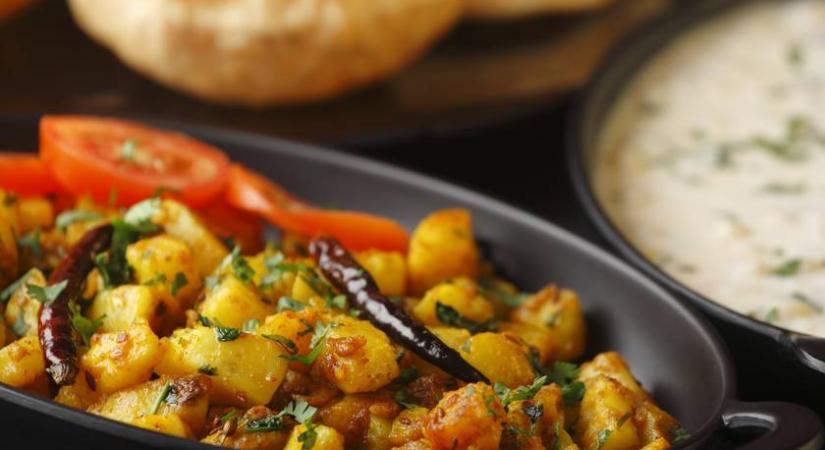 Hagymás krumpli, ahogy Romániában készítik: olcsó és mennyei köret