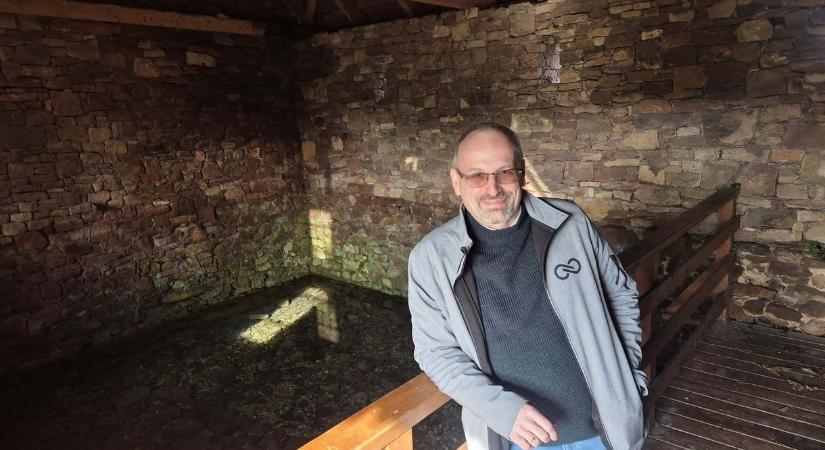 Forraltborfőző versenyen futott össze Navracsics Tiborral a tiszás jelölt, aki szerint a 9 százalékos sümegi Fidesz-előny nem lesz elég a győzelemhez