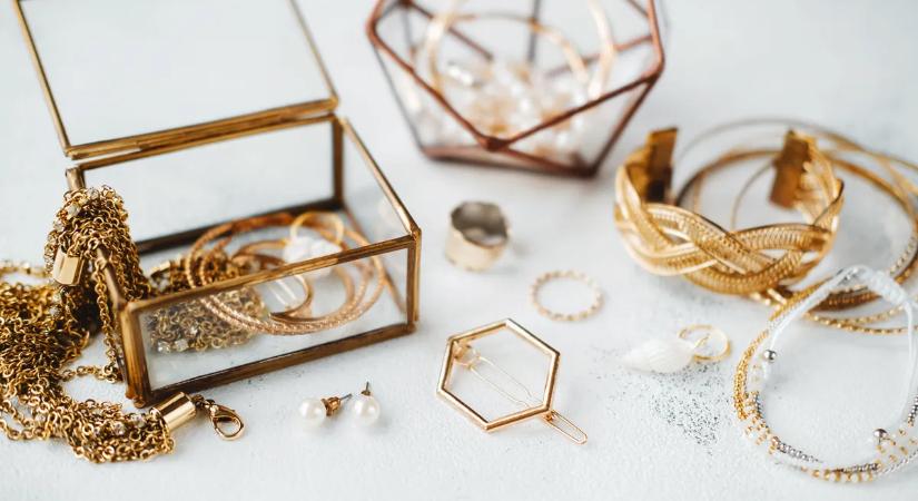 Mérgező ékszerek? Bizsuk nehézfémtartalmát vizsgálják a hatóságok