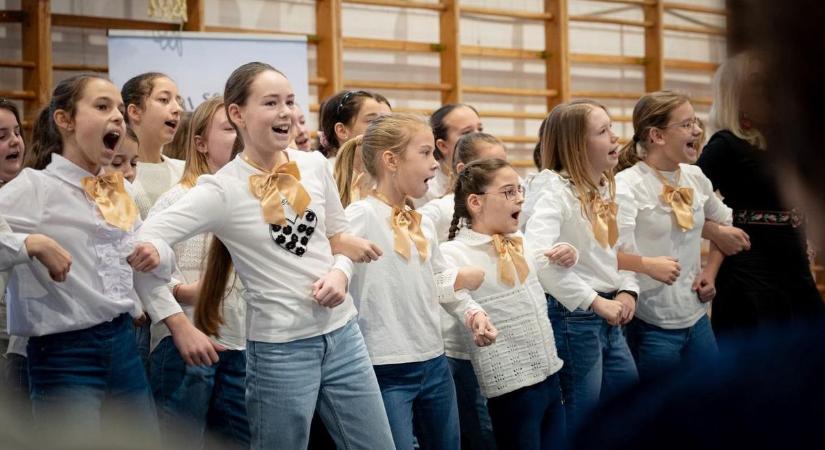 150 diák 17 iskolából – így éledt újjá a kiváló író és ornitológus öröksége a zalai intézményben