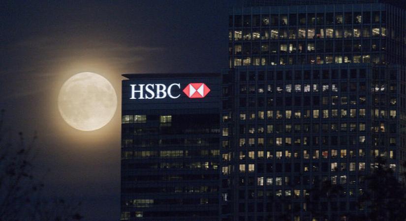 Nem csak Magyarországon jár rá a rúd mostanában a bankokra