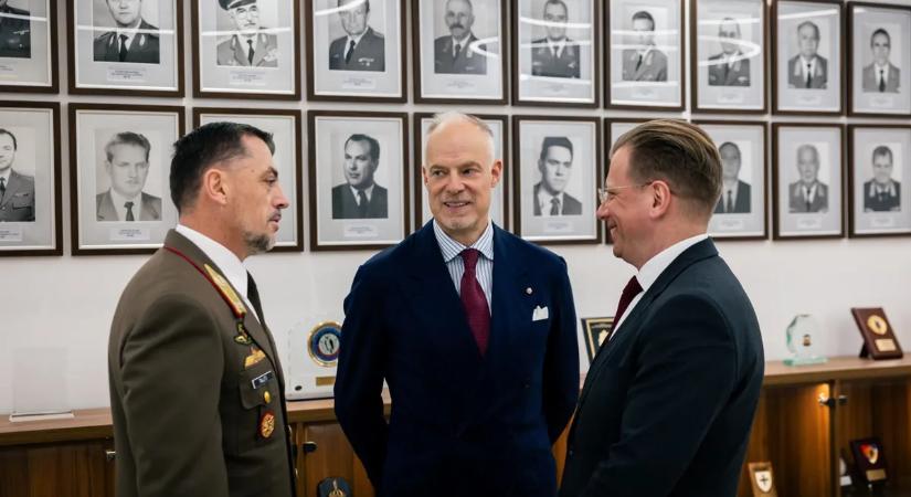 Honvédelmi miniszter: Ukrajna politikai okokból avatkozik be Magyarország energiabiztonságába