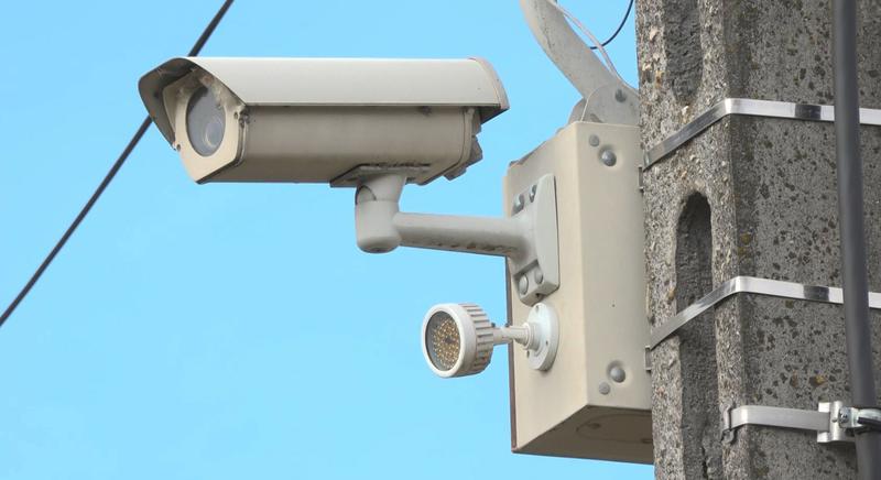 Simán feltörték az autót, csak a térfigyelőt nem vették észre