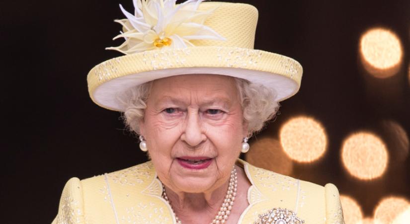 Itt a válasz: Ezért viselt Erzsébet királynő gyakran monokróm szetteket