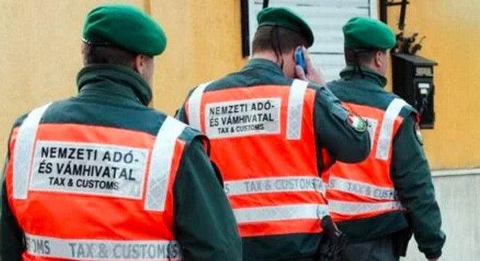 Négyezer Yuotót rejtett egy debreceni lakás