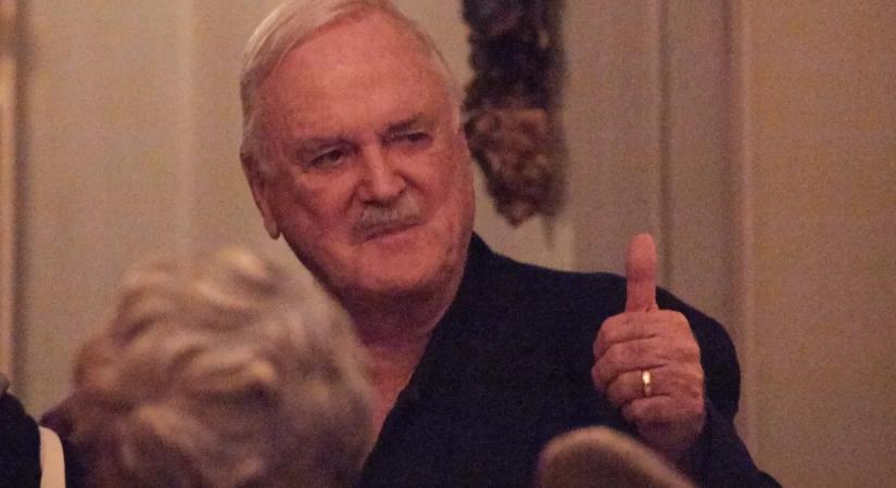 John Cleese beszólt Orbánnak, a miniszterelnök visszaszólt neki