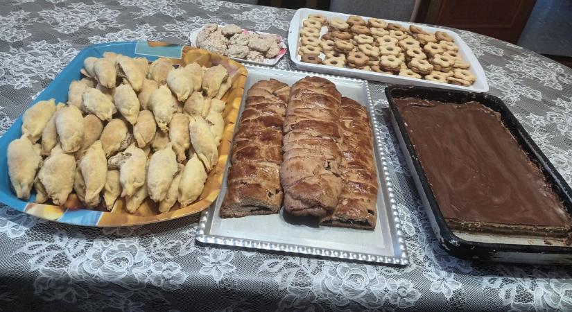 Objektív helyett fakanál: A nyugdíjas fényképész, aki süteményekkel gyógyítja a beteg gyerekeket!