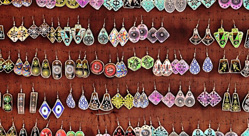 Egészségkárosító bizsukra vadászik a fogyasztóvédelmi hatóság