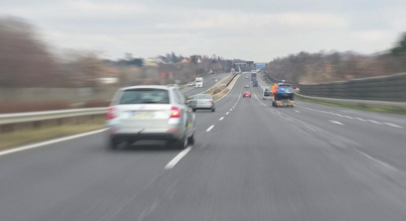 Jelentős forgalmi fennakadások az M1-en és az M3-ason baleset és járműtűz miatt