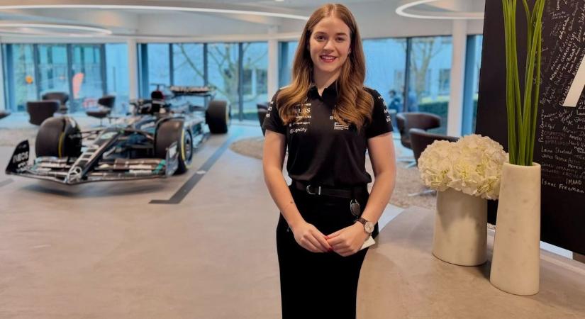 A Mercedes Forma–1-es csapatánál gyakornok a Széchenyi Egyetemen végzett fiatal szakember - fotó