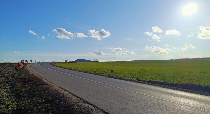 Meseszép lett Európa egyik legszebb útja: kivirágzott a tatabányai szerpentin  videó