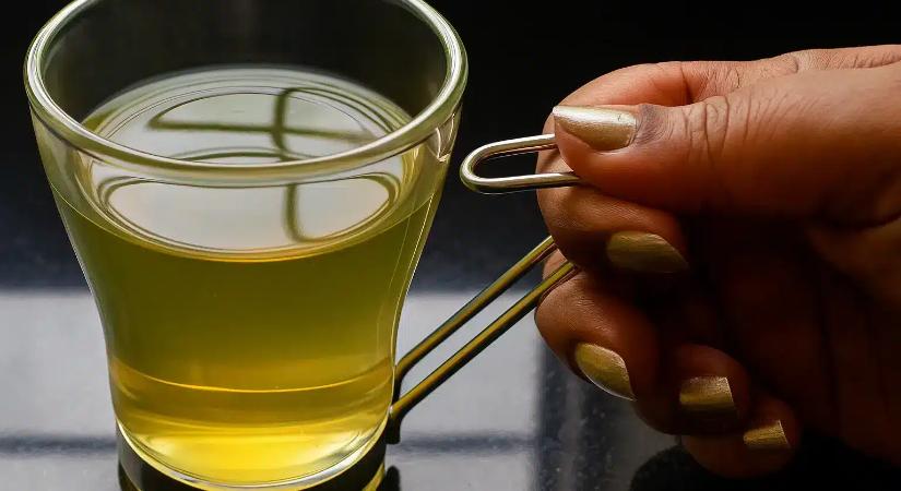 Ezért ajánlott a zsúrótea fogyasztása 62 éves kor felett