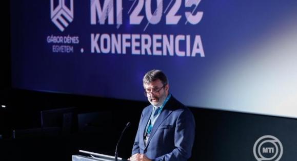 GDP-növekedést és robotizált kórházakat vár a kormánybiztos