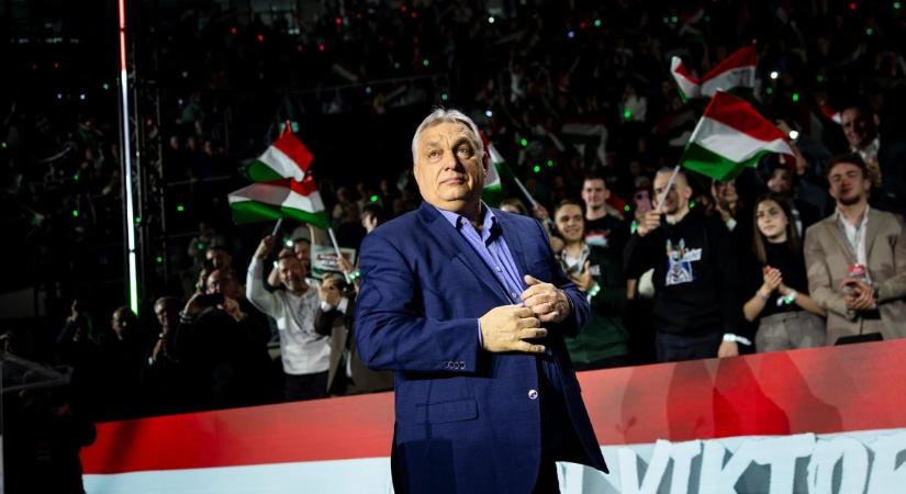 És most valami egészen más: Orbán visszaszólt egy Monty Python-tagnak, hogy „Közép-Európa sokkal bonyolultabb hely, mint amilyennek a karosszékéből nézve tűnhet”