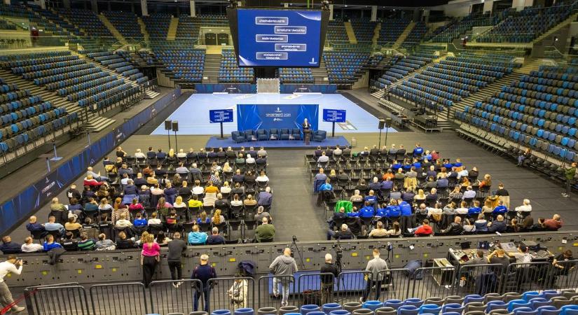 Új uszoda és curling csarnok is jöhet Tatabányán, erről beszéltek a sportfórumon