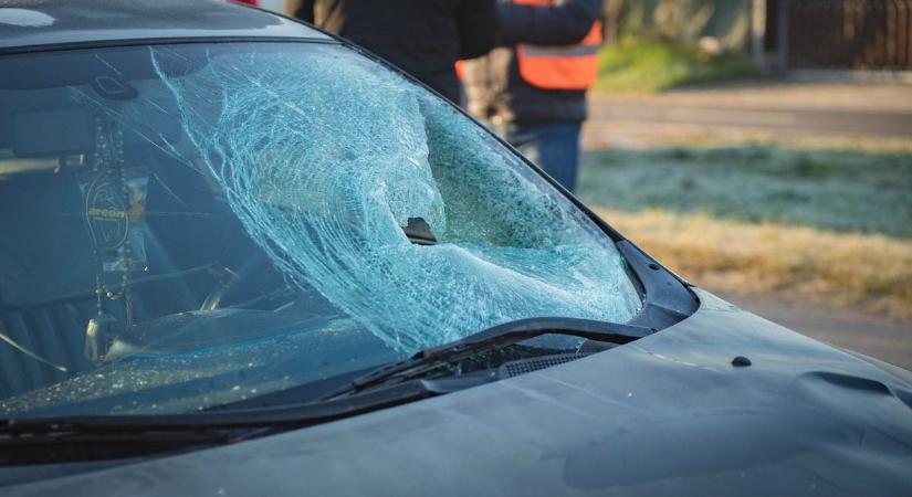 Szörnyű baleset Pécsen: elgázoltak egy gyalogost a Komlói úton