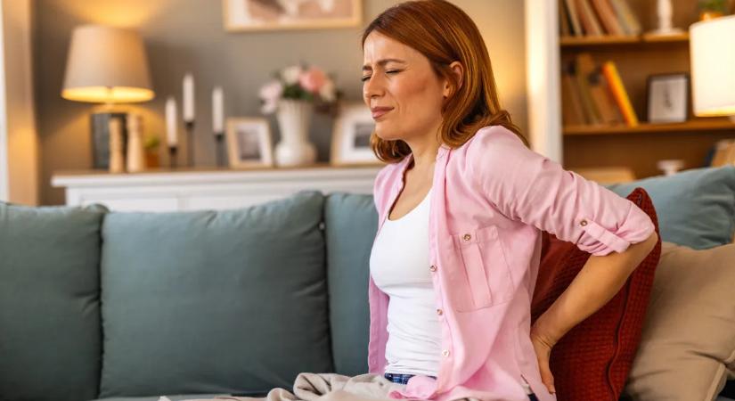 A szakértő ezt ajánlja: egyszerű, otthoni hátedzés, ami enyhíti a fájdalmat és javítja a tartást – 3. rész