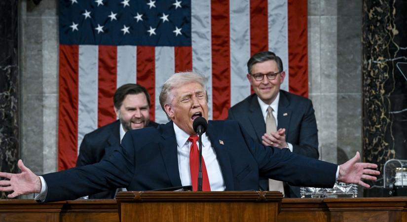 Donald Trump kétórás évértékelő beszédet mondott az általa elhozott „aranykorról”