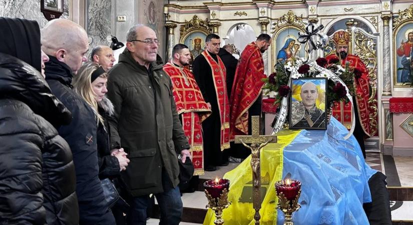 Eltűntként tartották nyilván – eltemették a kárpátaljai tengerészgyalogost