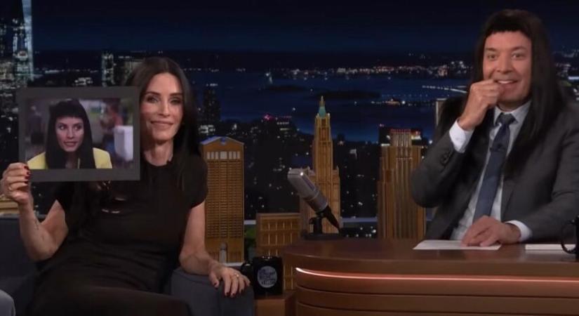 Courteney Cox felidézte a mémmé vált frufruját a Sikoly 3. részéből – videó
