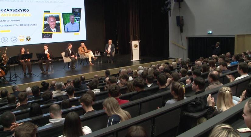 Aranycsapat-legenda centenáriuma: Buzánszky Jenőre emlékeztek a Debreceni Egyetemen