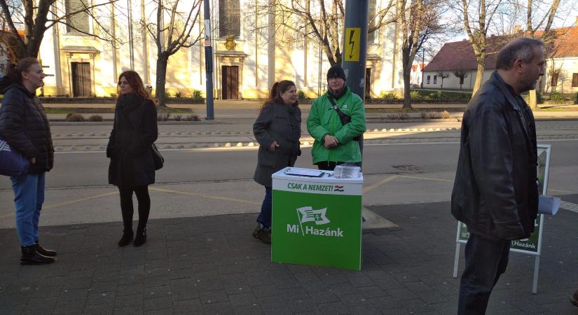 Ellopták a Klauzál utcából a Mi Hazánk választási plakátjait