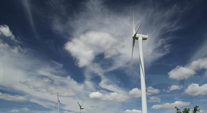 Bombameglepetés, évtizedes tiltás után hatalmas szélerőműépítés kezdődik Magyarországon