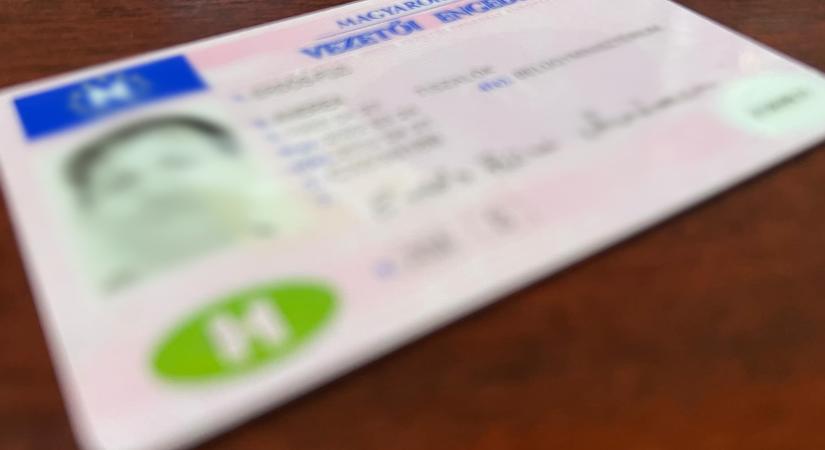 Trükkös módon szerezte vissza a jogsiját, óriási pofára esés lett belőle