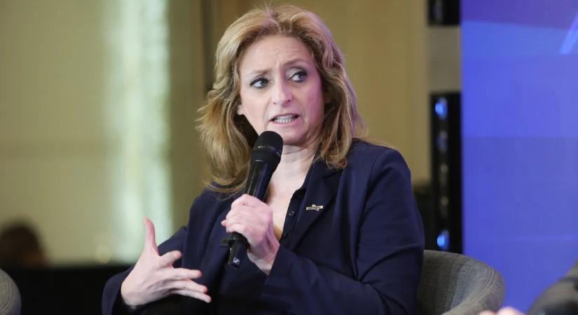 Durvul a kampány: megvertek egy fideszes aktivistát, aki számon kérte a plakátrongálót – videó