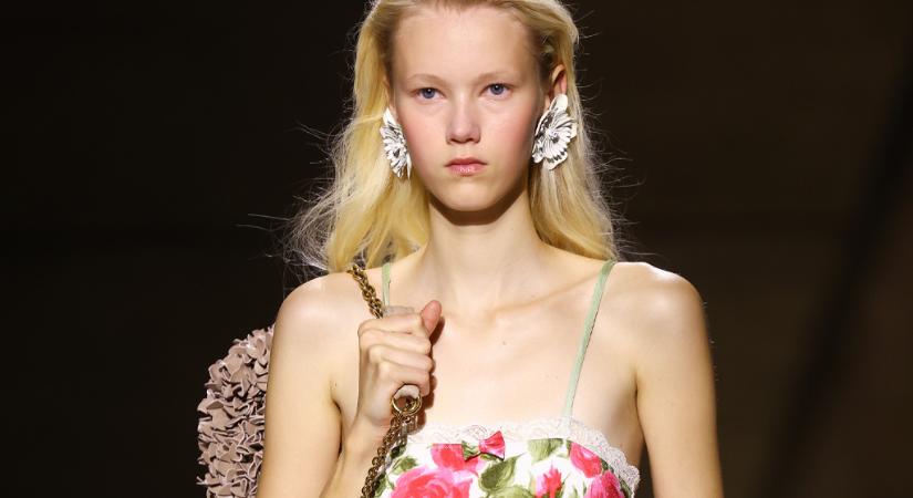 Megérkeztek a 2026-os női ruhatrendek: ez az 5 fazon visz most mindent