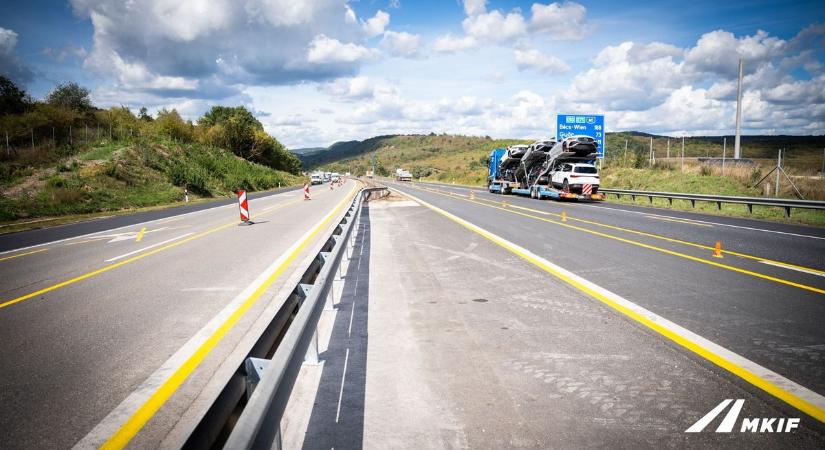 Halálos baleset az M1-es autópályán - Felfüggesztettet kérnek a figyelmetlen sofőrre